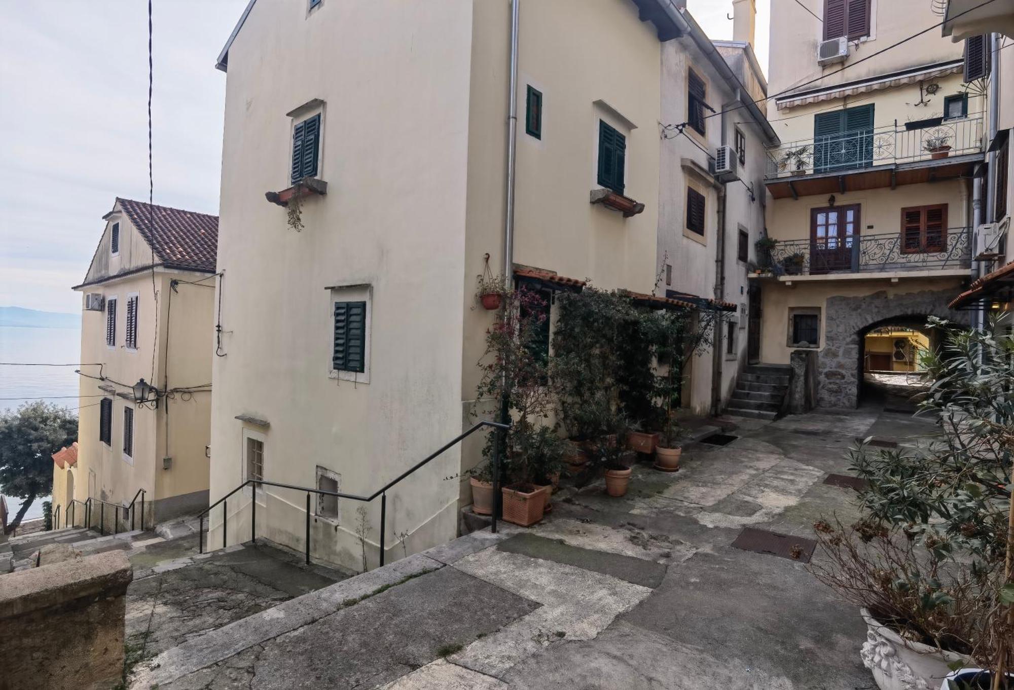 Apartment Zlatko , Ten Steps To The Sea Opatija Exterior photo